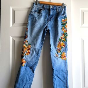 Free People floral embroidery Jeans size 27